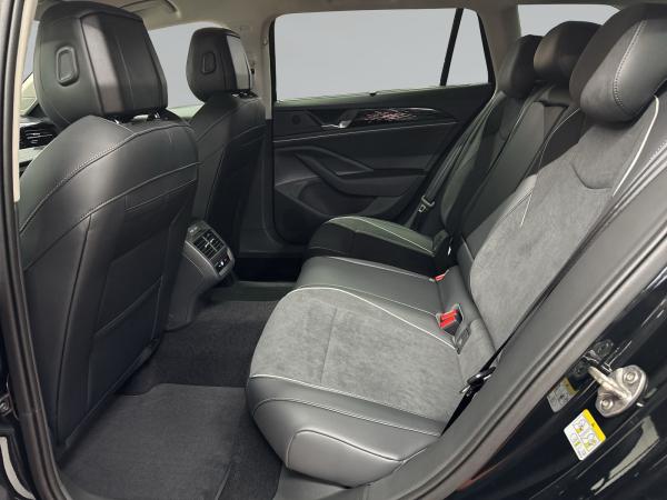 Volkswagen Passat Elegance 2,0 l TDI SCR 150 PS 7-Gang-DSG Navi + AHK + WR - Gewerbekunden