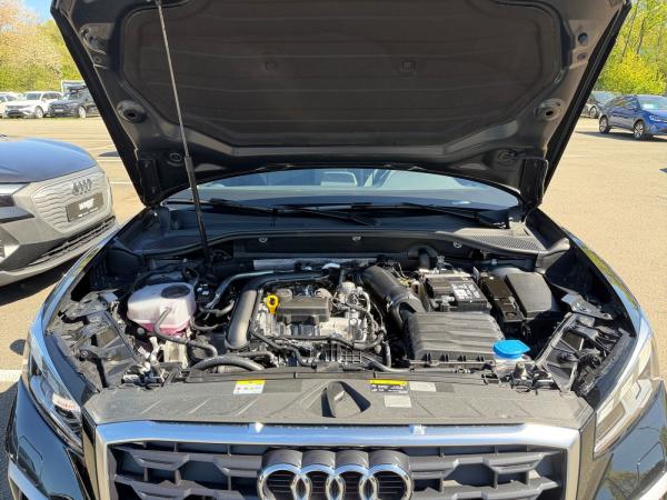 Audi Q2 advanced 30 TFSI MATRIX AHK CarPlay virtual Assistenzp. Anschlussgar.