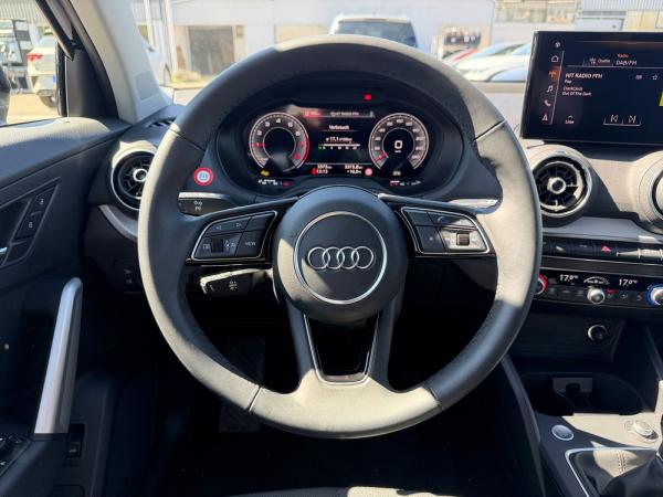Audi Q2 advanced 30 TFSI MATRIX AHK CarPlay virtual Assistenzp. Anschlussgar.