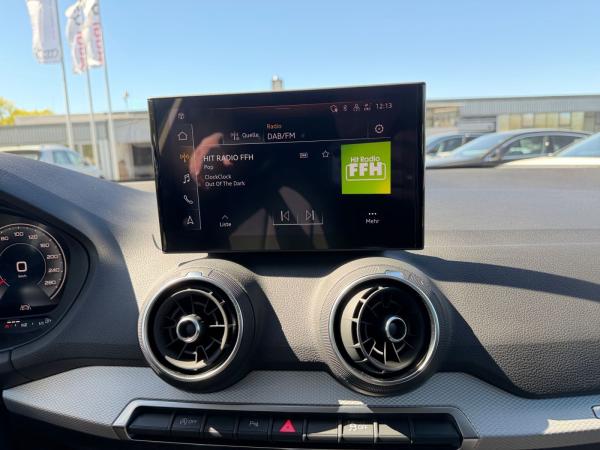 Audi Q2 advanced 30 TFSI MATRIX AHK CarPlay virtual Assistenzp. Anschlussgar.