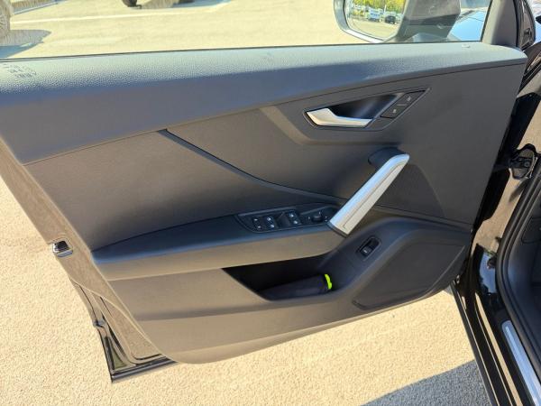 Audi Q2 advanced 30 TFSI MATRIX AHK CarPlay virtual Assistenzp. Anschlussgar.