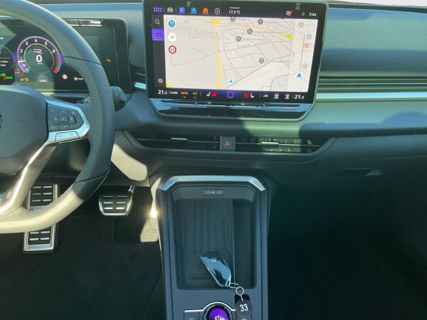 Volkswagen T-Roc R-Line 1.5 eTSI DSG AHK Navi Pano 360°