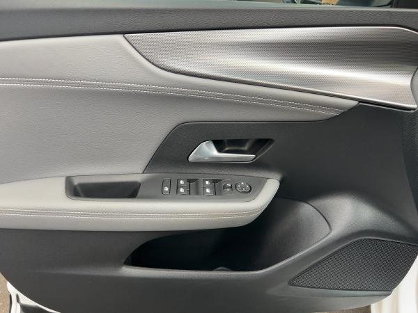 Opel Mokka-e ELEGANCE NAVI CARPLAY SHZ PDC