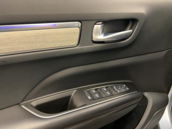 Renault Koleos INITIALE PARIS 4WD 2.0 DCI 185 CVT UPE:53