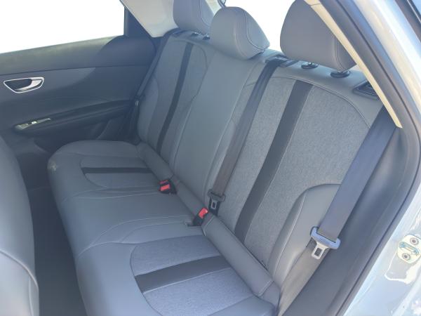 MG MG4 EV Premium 64 kWh *neues Modell*🌻