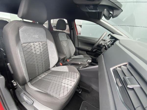 Volkswagen Taigo 1.5 TSI DSG R-Line LED RFK AHK BLACK ACC CarPlay