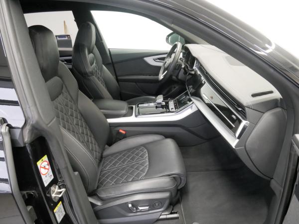 Audi Q8 55 TFSI e quattro S line MATRIX HEAD-UP