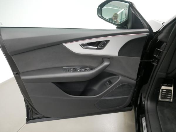 Audi Q8 55 TFSI e quattro S line MATRIX HEAD-UP