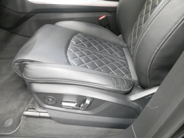 Audi Q8 55 TFSI e quattro S line MATRIX HEAD-UP