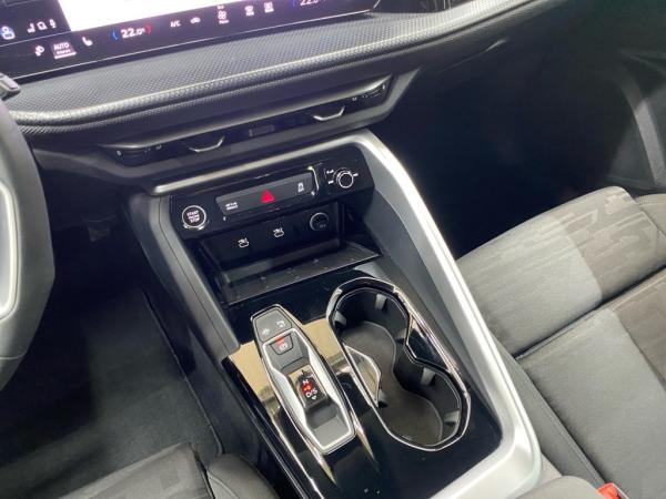 Audi Q5 2.0 TFSI S tronic NAVI+LED+AHK+PRIVACY+ACC+RFK