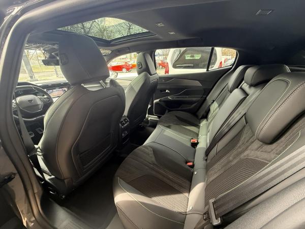 Peugeot 408 GT Exclusive Plug-In Hybrid 240 / Panormadach