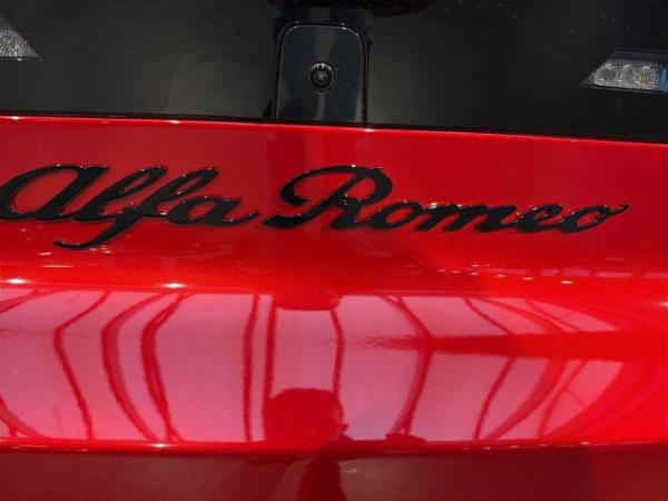 Alfa Romeo Junior Elettrica TI 115kW-Technologie-Wärmepumpe-Panoramadach