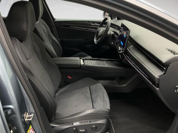 Volkswagen ID.7 PRO NP.72T ACC.5J-G.AHK.AREA-VIEW.NAVI.HUD.