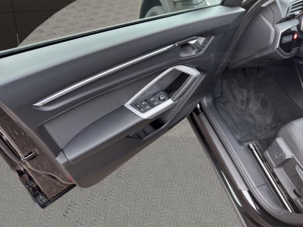 Audi Q3 40TFSI Quattro S-Tr. Navi AHK Matrix-LED