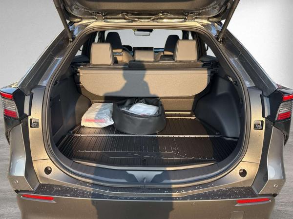 Toyota bZ4X Lounge Allrad, Panoramaglasdach & JBL-Soundsystem!