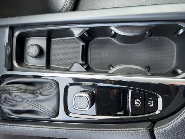 Volvo V90 D4 Momentum SHZ PDC LED LEDER