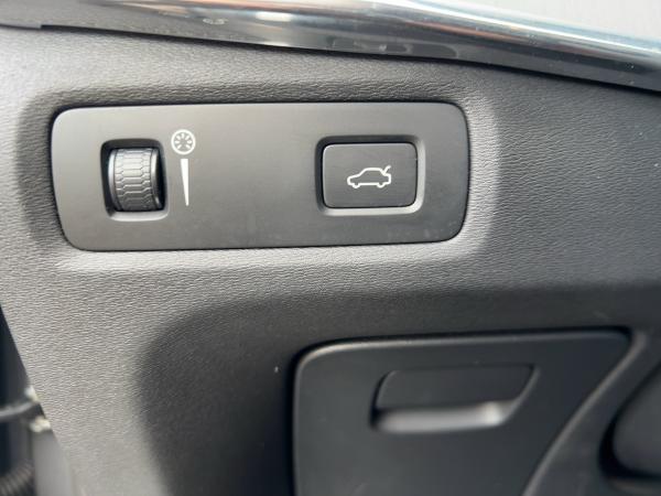 Volvo V90 D4 Momentum SHZ PDC LED LEDER