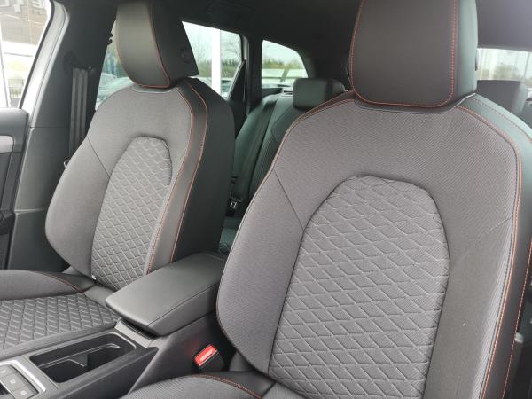 Seat Leon 1.5 eTSI 110 kW FR AHK AAC ACC Kamera PDC DAB