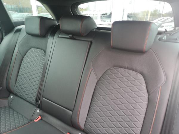 Seat Leon 1.5 eTSI 110 kW FR AHK AAC ACC Kamera PDC DAB