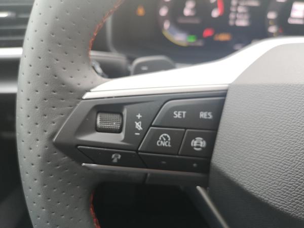 Seat Leon 1.5 eTSI 110 kW FR AHK AAC ACC Kamera PDC DAB