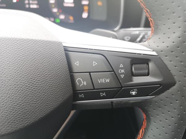 Seat Leon 1.5 eTSI 110 kW FR AHK AAC ACC Kamera PDC DAB