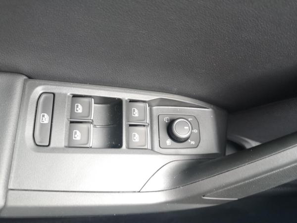 Seat Leon 1.5 eTSI 110 kW FR AHK AAC ACC Kamera PDC DAB