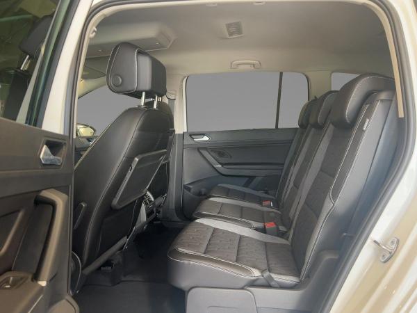 Volkswagen Touran R-Line 2,0 l TDI SCR DSG 7-SITZER Volkswagen Touran R-Line 2,0 l TDI SCR DSG 7-SITZER