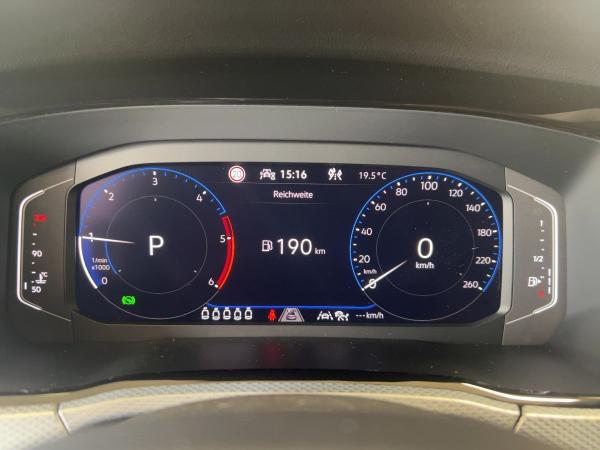 Volkswagen Touran R-Line 2,0 l TDI SCR DSG 7-SITZER Volkswagen Touran R-Line 2,0 l TDI SCR DSG 7-SITZER