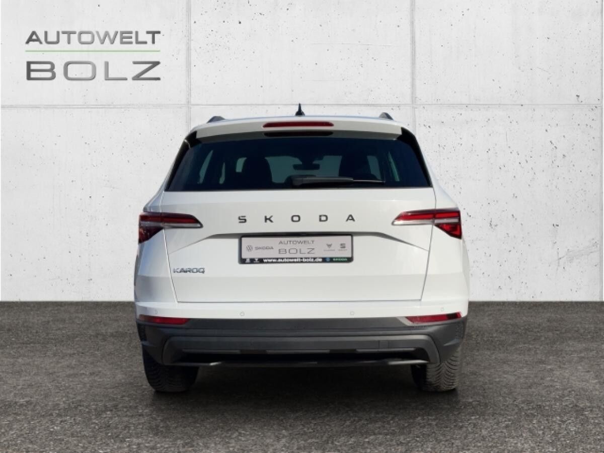 Skoda Karoq Selection 1.5 TSI AHK Pano Navi DigiCock Memory Sitze LED